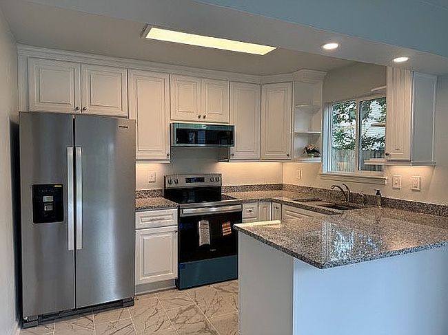 Additional photo 3 of property located at 901 Holder Ct