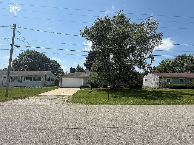 225 Johnson St, Freeland, MI