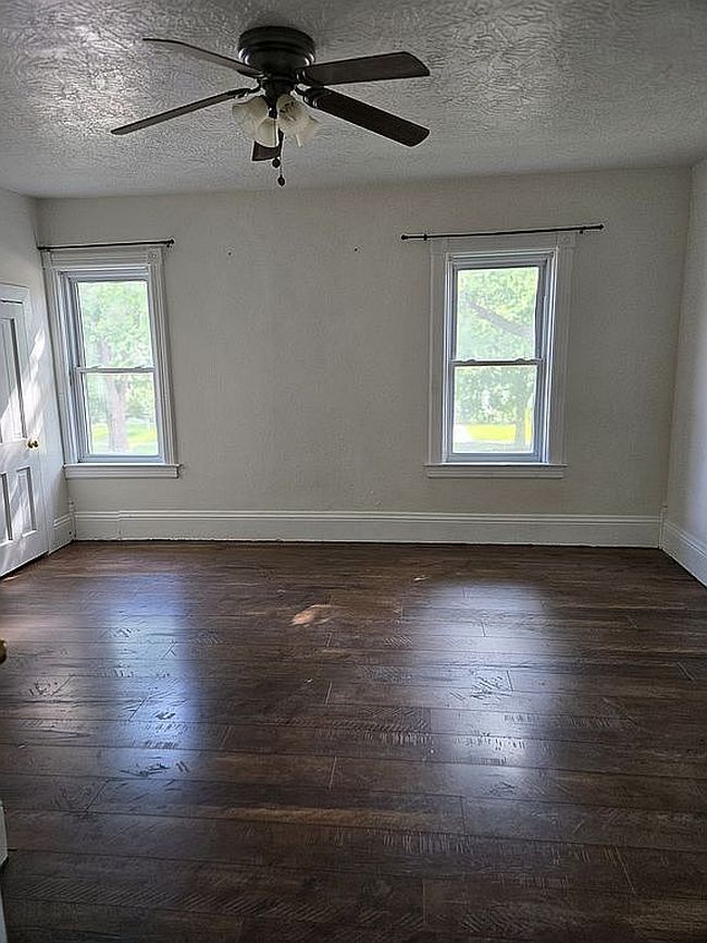 Photo of 210 S 3rd St, Jefferson, SD