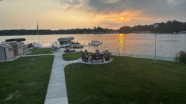 Image of 19684 Lakeshore Dr