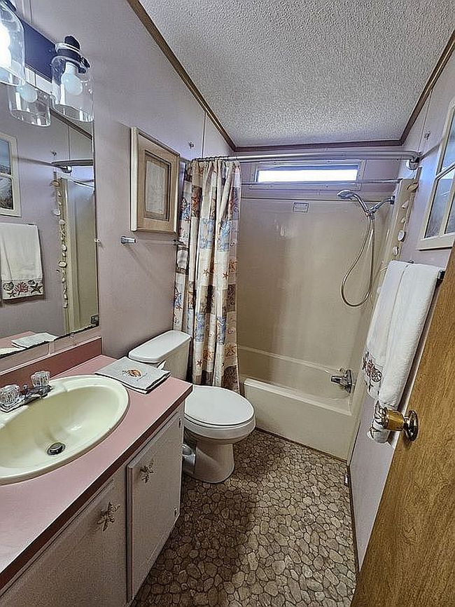 Photo of 526 Hemingway Ter, Fort Pierce, FL