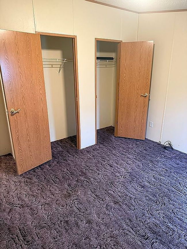 Photo of 4 Colonial Dr, Bentleyville, PA