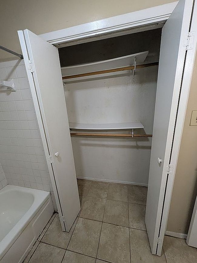 Additional photo 2 of property located at 1608 Pecan Chase Cir Apt 42