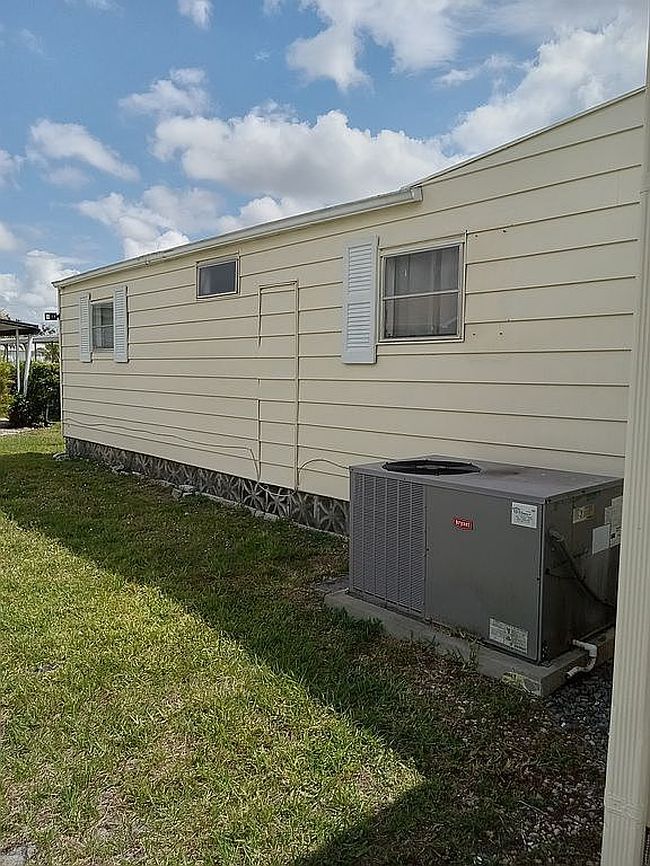 Image of 979 Freeport E