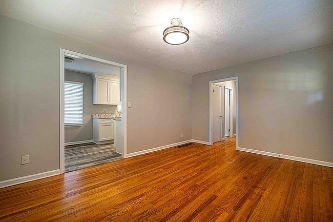 Additional photo 3 of property located at 2024 Frank Ln Se