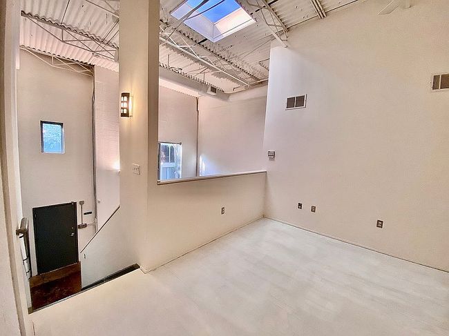 Additional photo 1 of property located at 195 Arizona Ave Unit 202