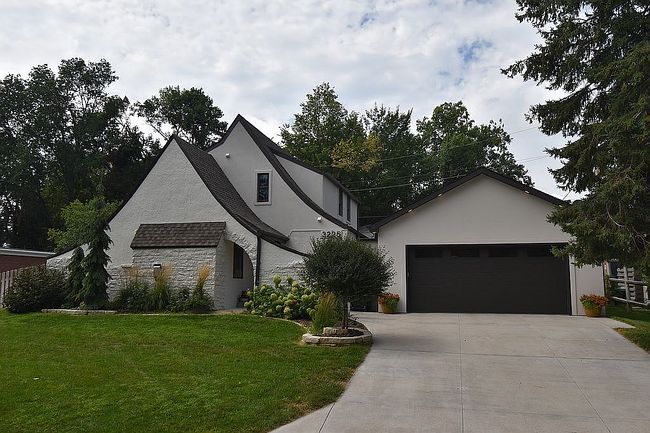 Photo of 3225 W Pershing Rd
