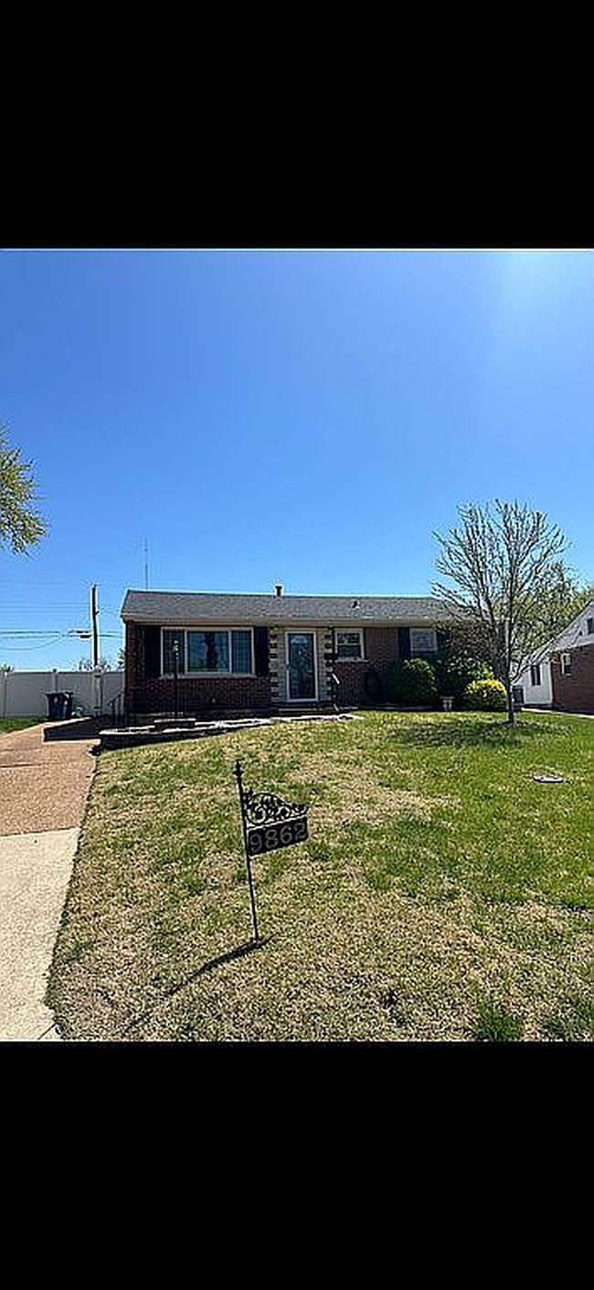 Photo of 9862 Glenmont Dr