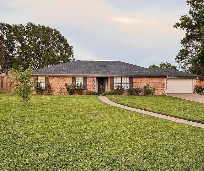 Photo of 1202 Delaware Ct
