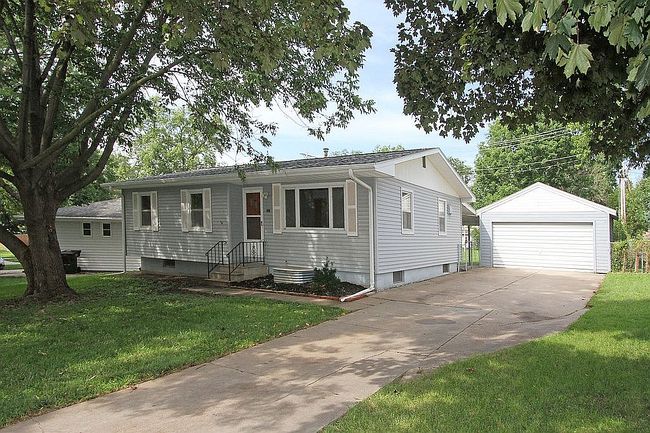 Photo of 1415 Lancaster Ln, Lincoln, NE