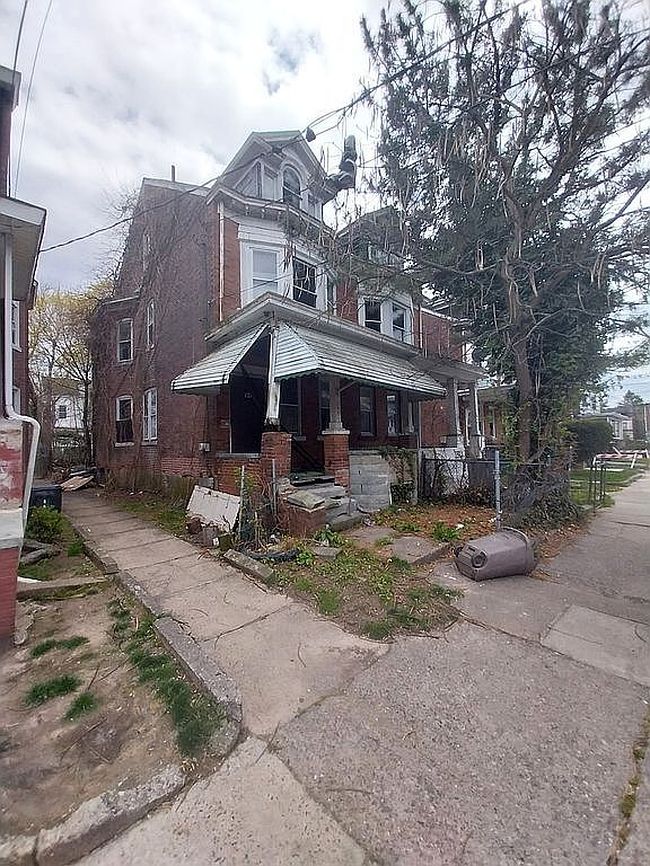 Photo of 137 Hoffman Ave