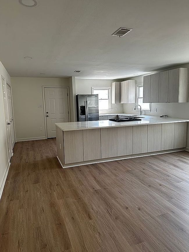 Photo of 16 River Oaks Trce