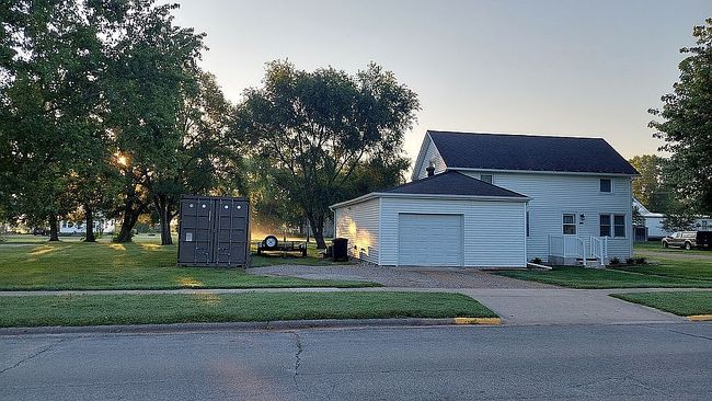 Photo of 500 Russell St, Oakville, IA