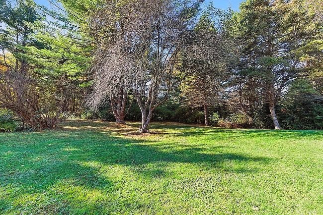 Photo of 653 Simmons Dr, Shelburne, VT