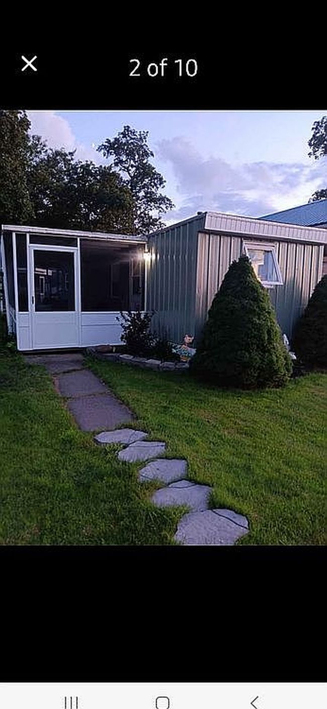 Photo of 9456 Lake Shore Rd