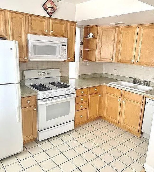 Photo of 7335 W Fullerton Ave Apt 1Sw, Elmwood Park, IL