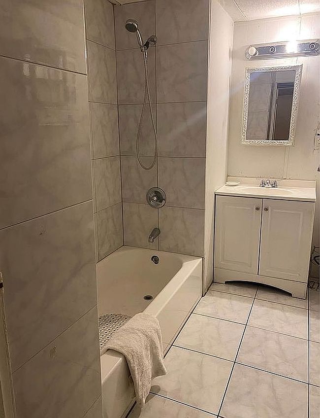 Image of 851 Sw 127th Pl #1