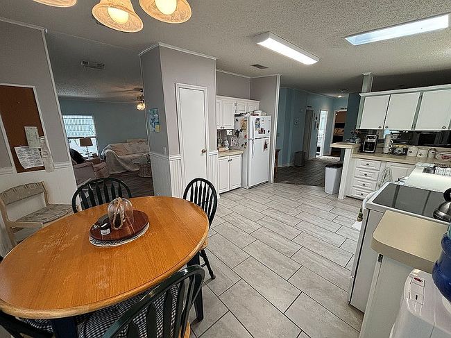 Image of 412 Swan Dr