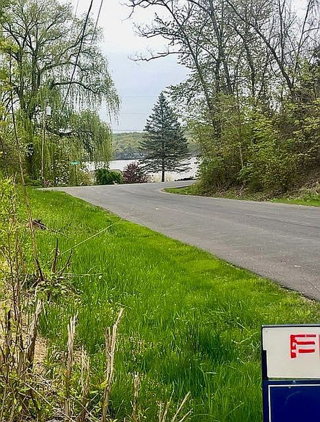 Photo of 21 Minuet Ln, Ulster, NY