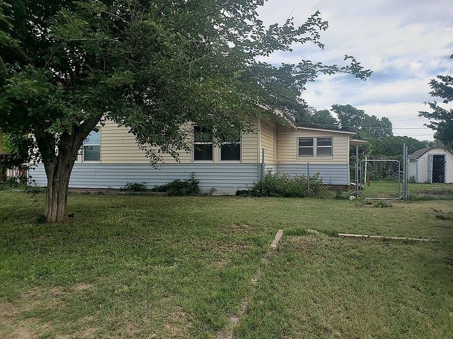 Photo of 820 S Locust St, Shattuck, OK