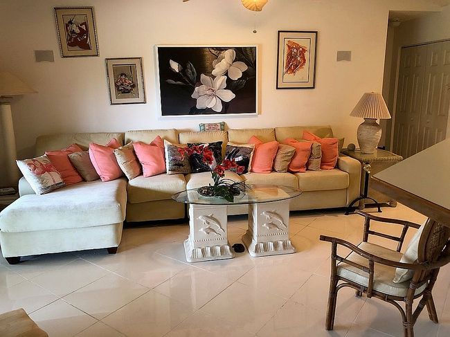 Photo of 7 Lexington Ln E, Palm Beach Gardens, FL