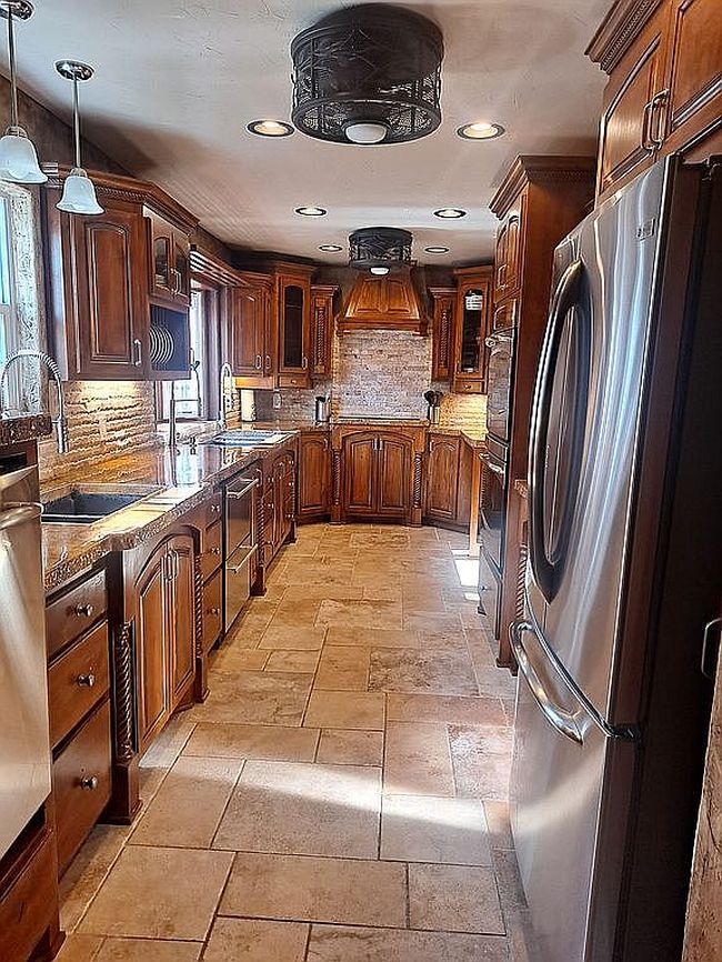 Additional photo 2 of property located at 809 W Utica St