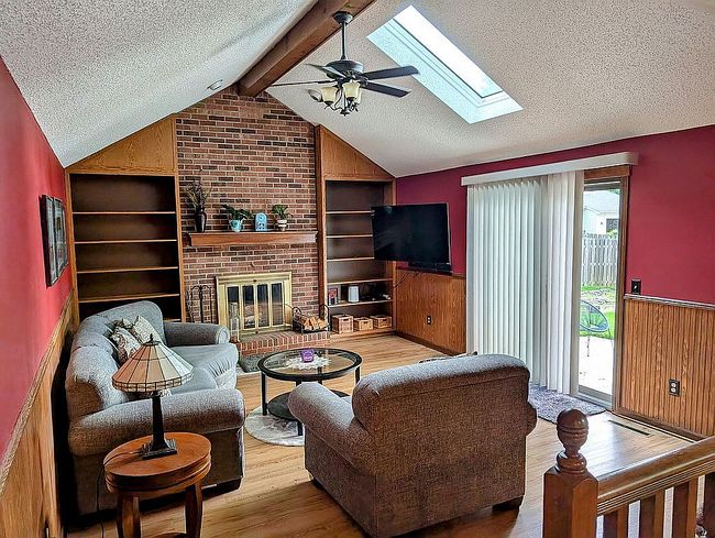 Additional photo 3 of property located at 23 Grasspointe Dr