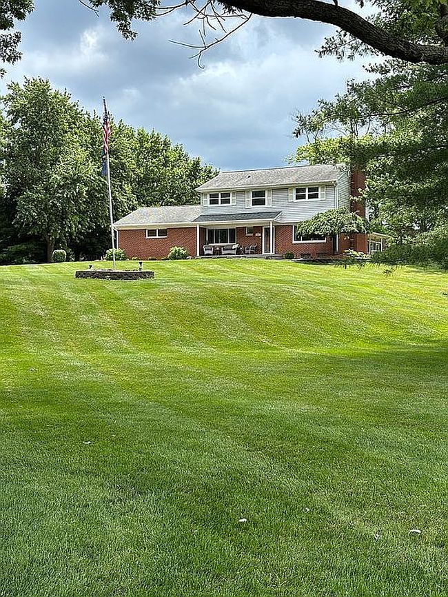 Photo of 2565 N Breezewood Dr, Marion, IN