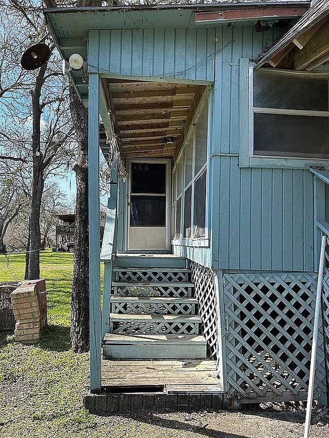 Image of 64 River Rd
