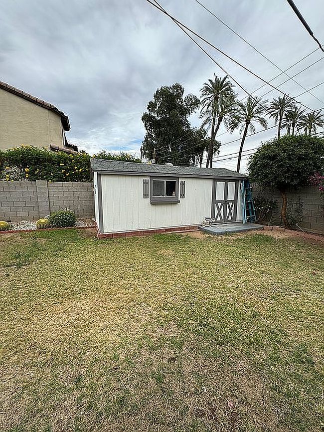 Image of 4211 E Roma Ave