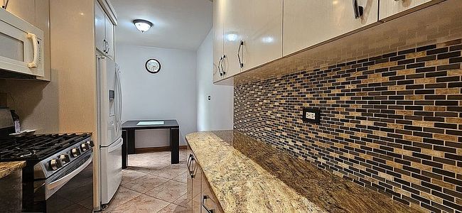 Image of 2514 E 7th St Apt 3B
