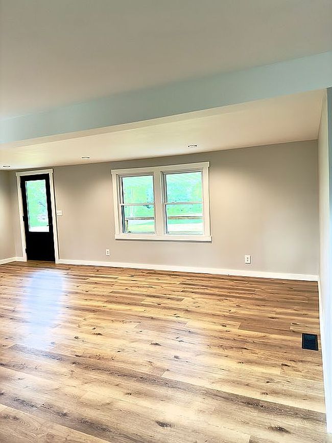 Photo of 552 County Road 1900 E, Fairfield, IL