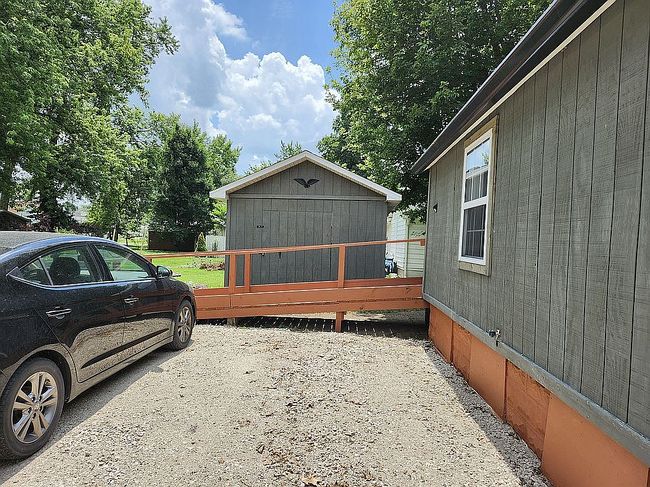 Photo of 620 N Jackson St, Litchfield, IL