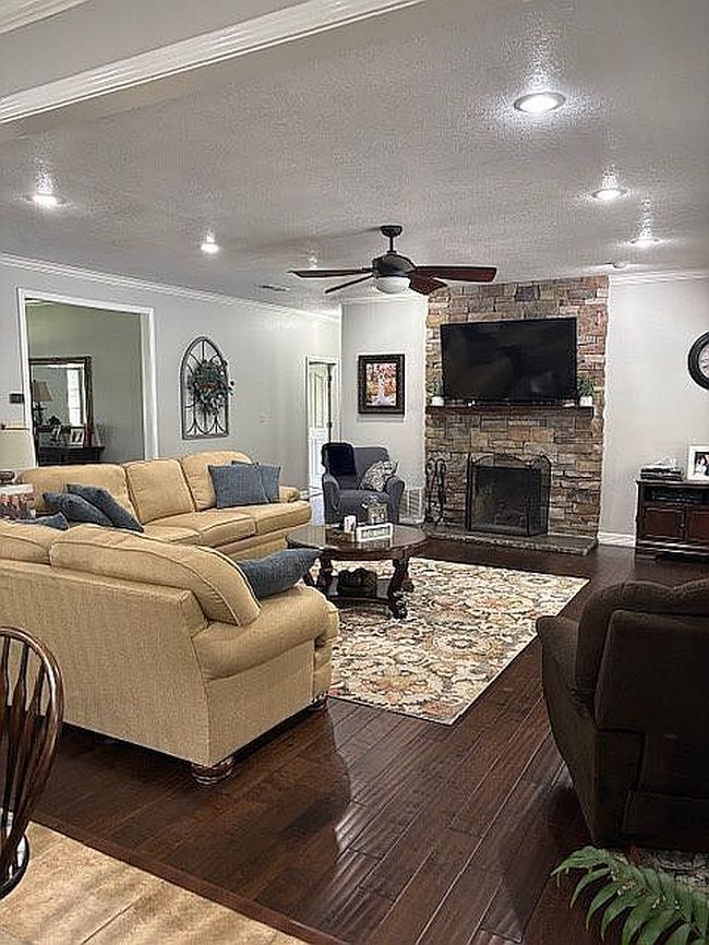 Photo of 410 Deerwood Ln, Nashville, AR