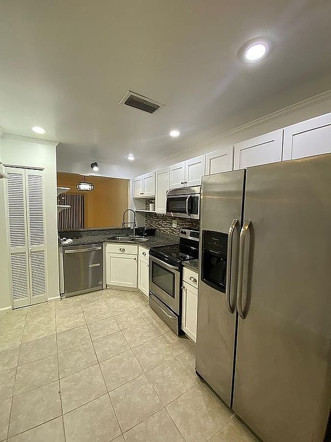Image of 7701 Baymeadows Cir W Apt 1074