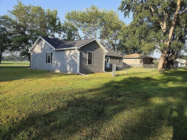 Photo of 351 E Southmoor St, Manito, IL