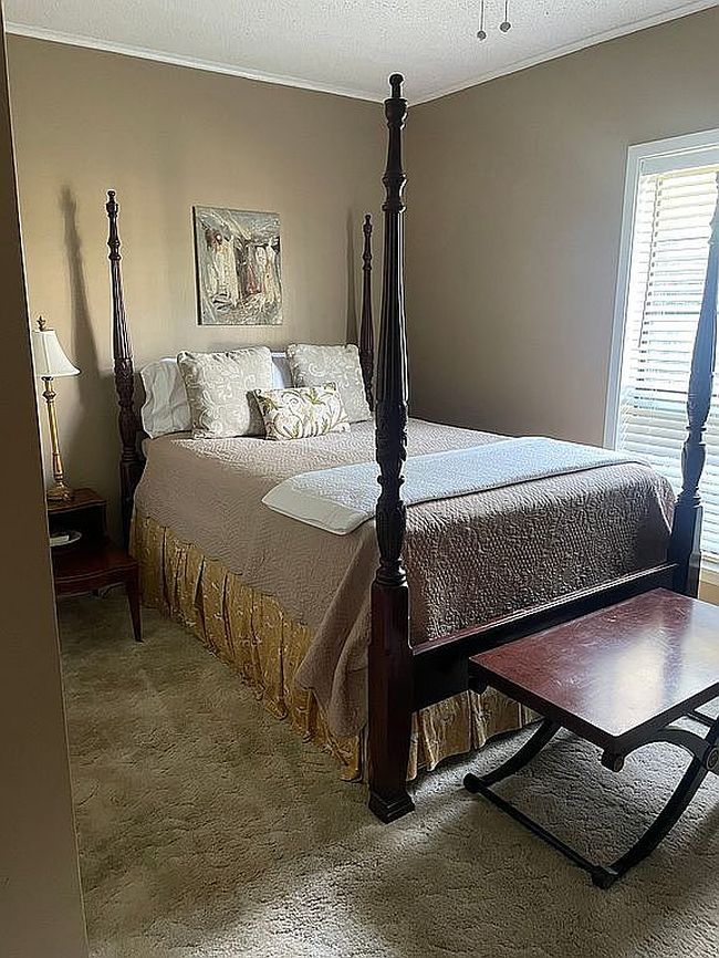 Image of 302 Bailey Dr