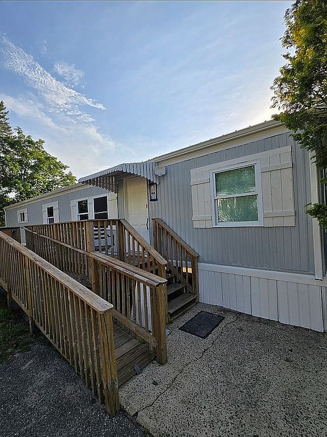 Photo of 102 Magnolia Dr, Barnegat, NJ