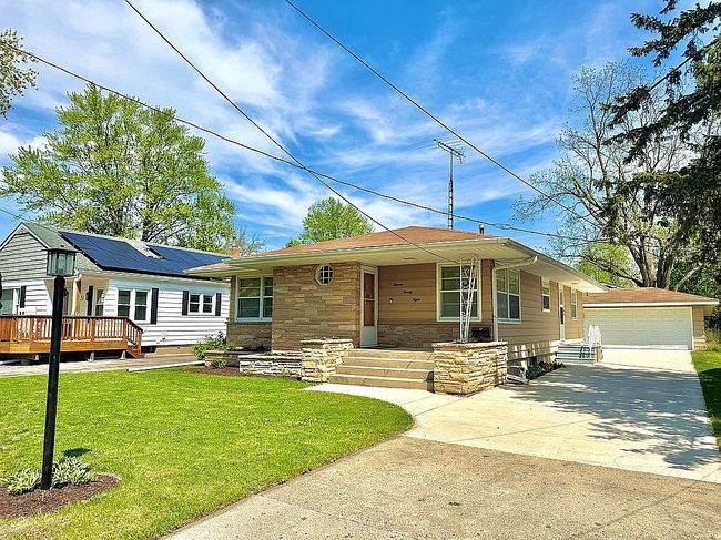 Preview of property located at 1128 Somonauk St