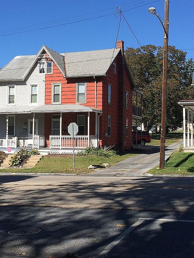 Photo of 439 E Main St, Annville, PA