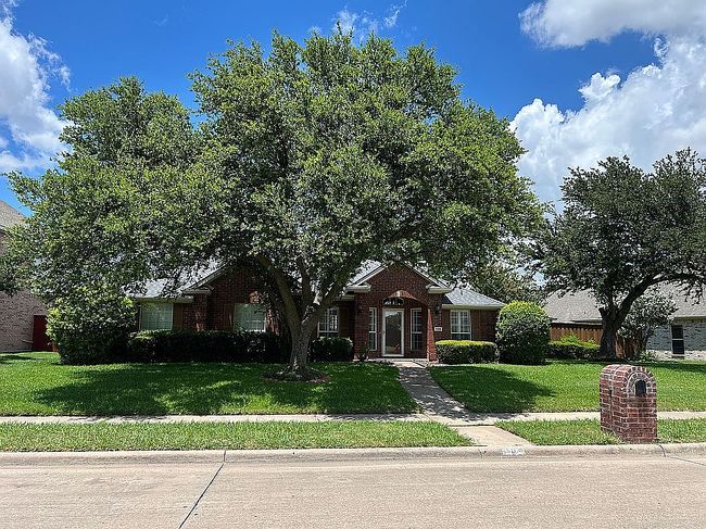 Photo of 1105 Fairhaven Dr, Garland, TX