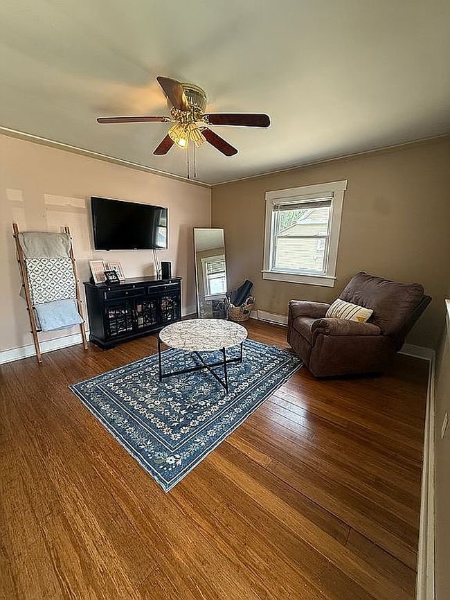 Photo of 12 W Hunter St, Sullivan, IL