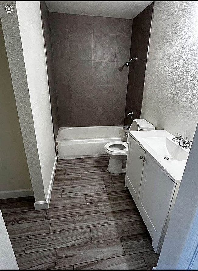 Image of 1221 N Peach Ave Apt 262