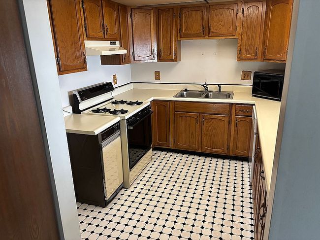 Photo of 1307 Brookside Dr Unit A-2, Munster, IN