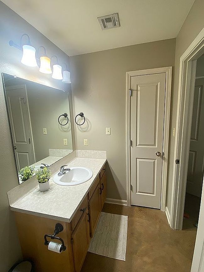 Photo of 45479 Pointe Dr Apt 13, Hammond, LA