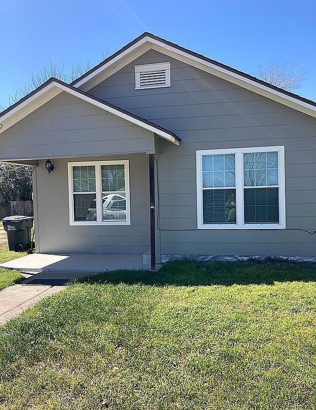 Photo of 1406 N Clinton St, Cuero, TX