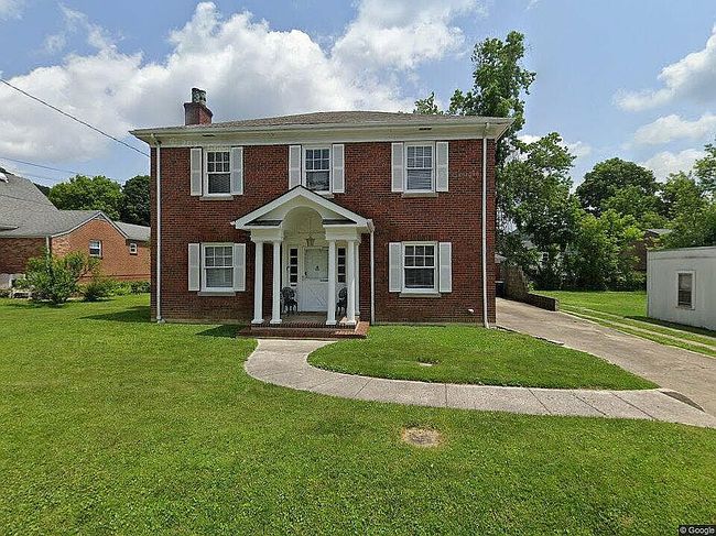 Photo of 220 Bays Ave