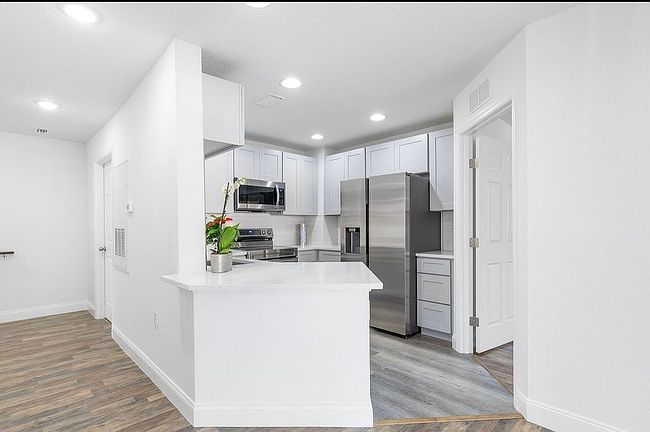 Preview of property located at 4600 E Moody Blvd