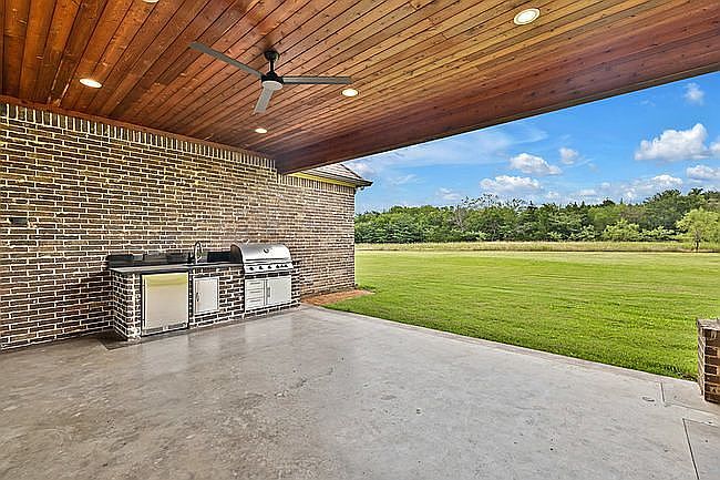 Photo of 100 New Dominion Dr, Royse City, TX