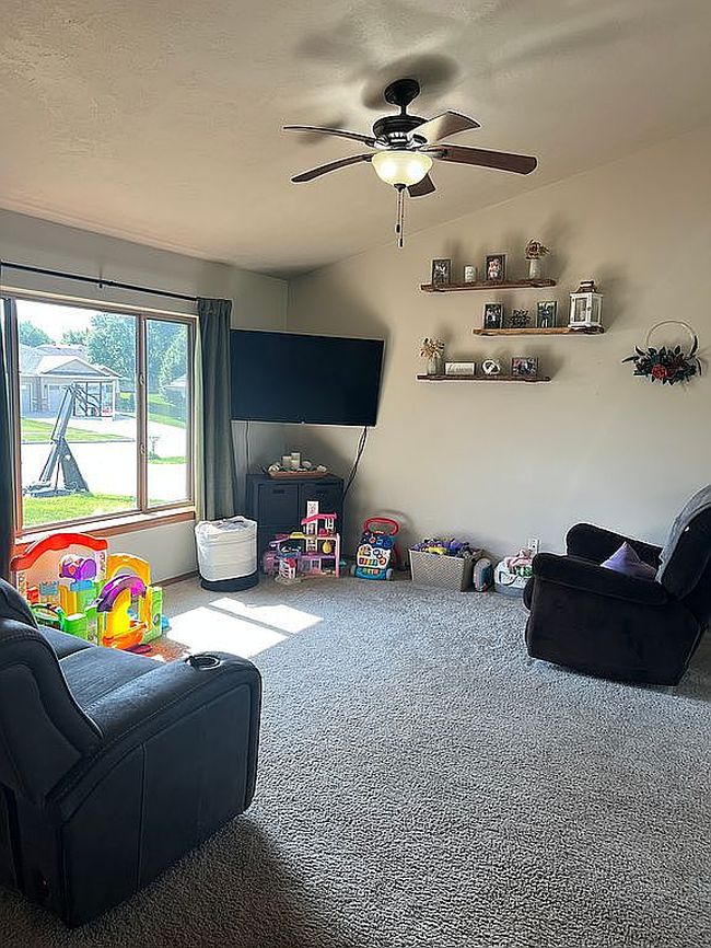 Photo of 909 Pepper Ridge Rd, Dell Rapids, SD